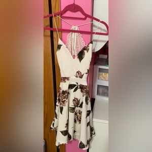 EUC. Floral Deep v back. Spagetti strap. Size small.